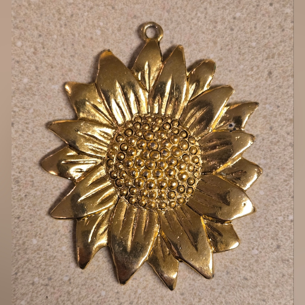 Elvind hillestad Vintage sunflower pendant Gold Tone
